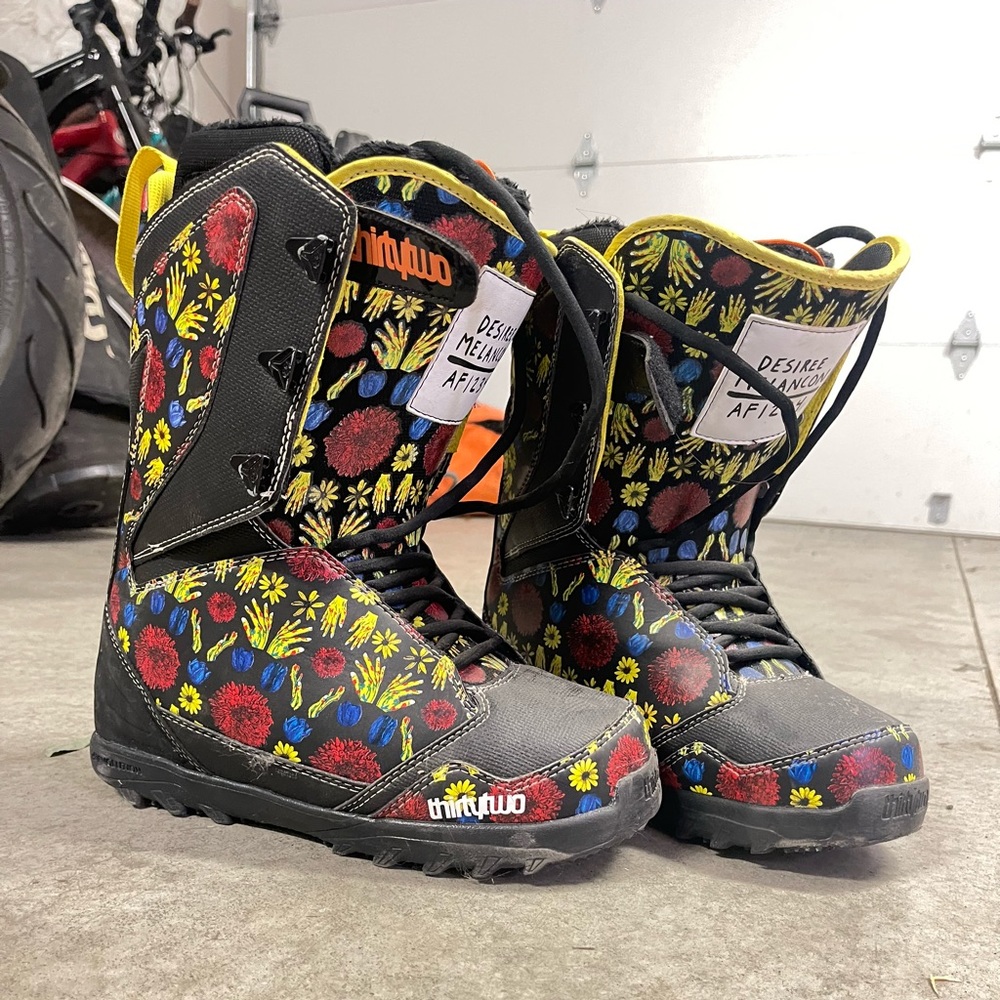 Womens 32 snowboard boots size 8.5